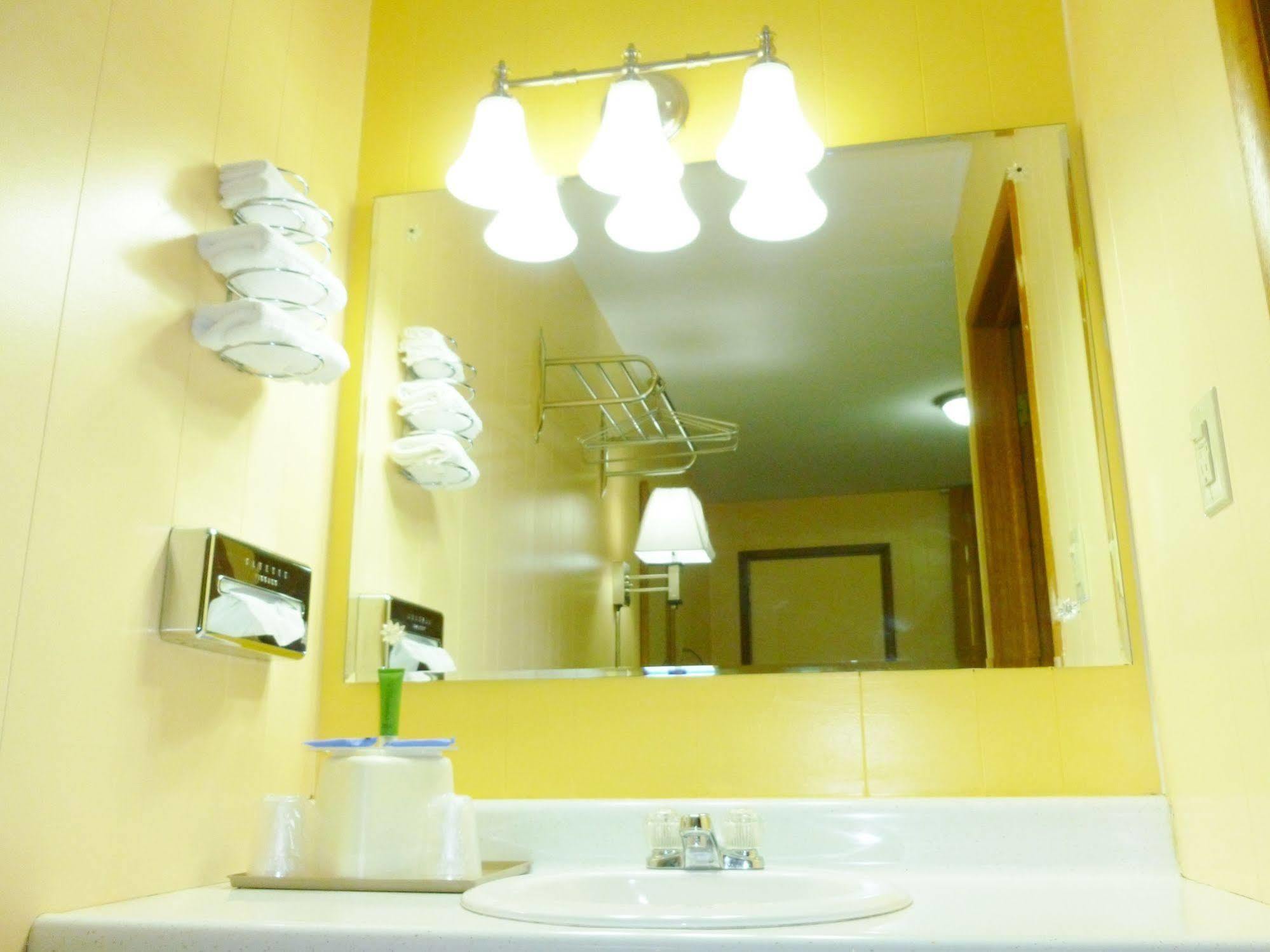 Royal Rest Motel Chariton Экстерьер фото